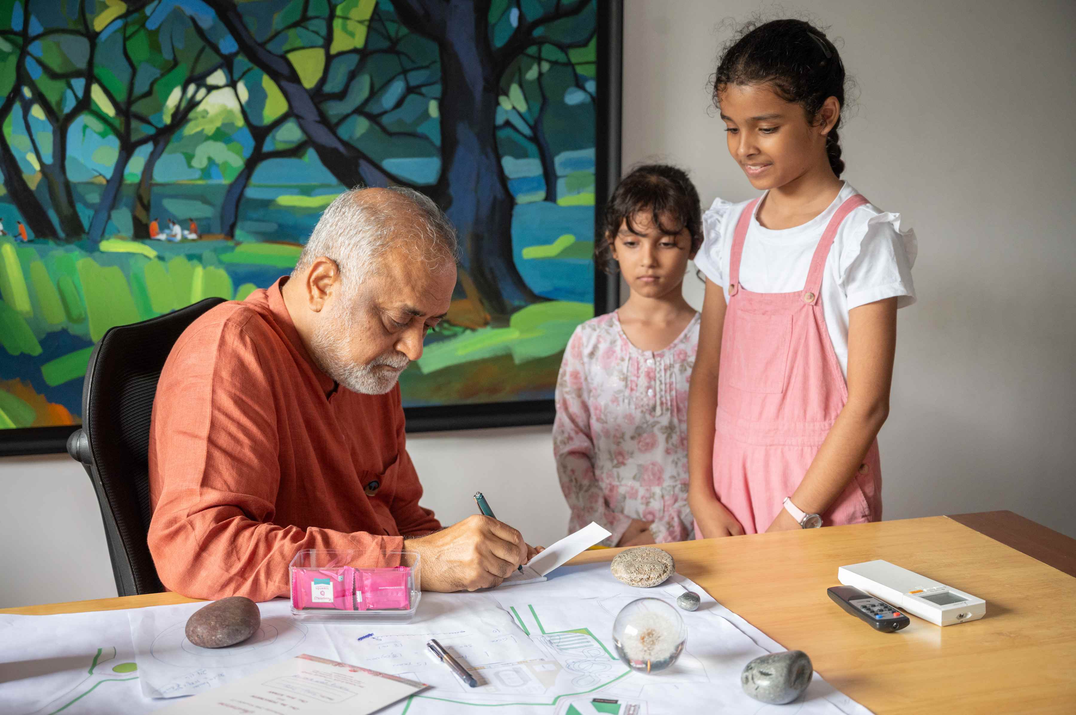 Daaji-with-kids