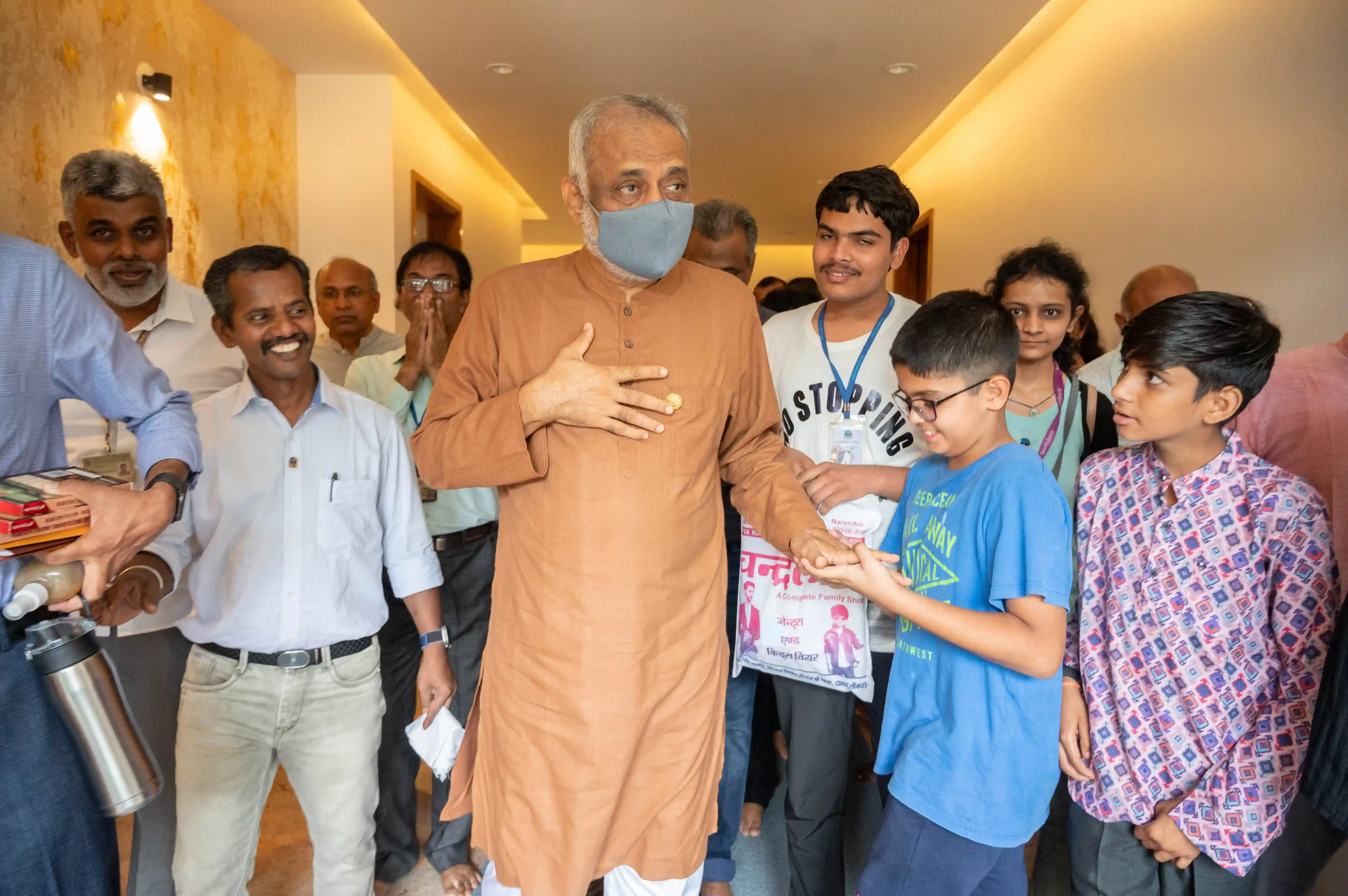Daaji-with-kids