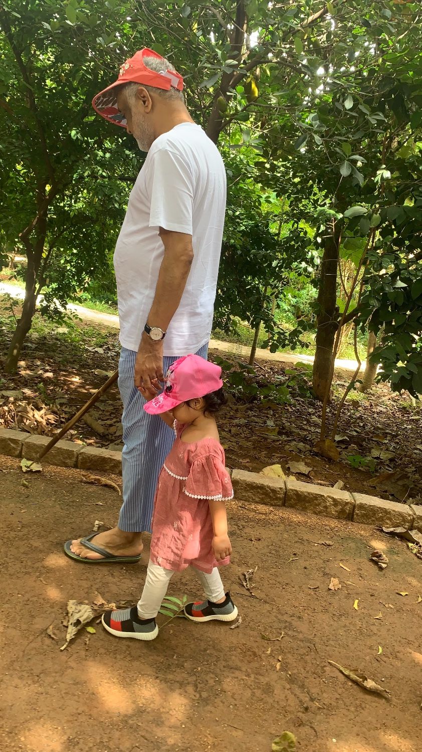 Daaji & Laya with Cap-1