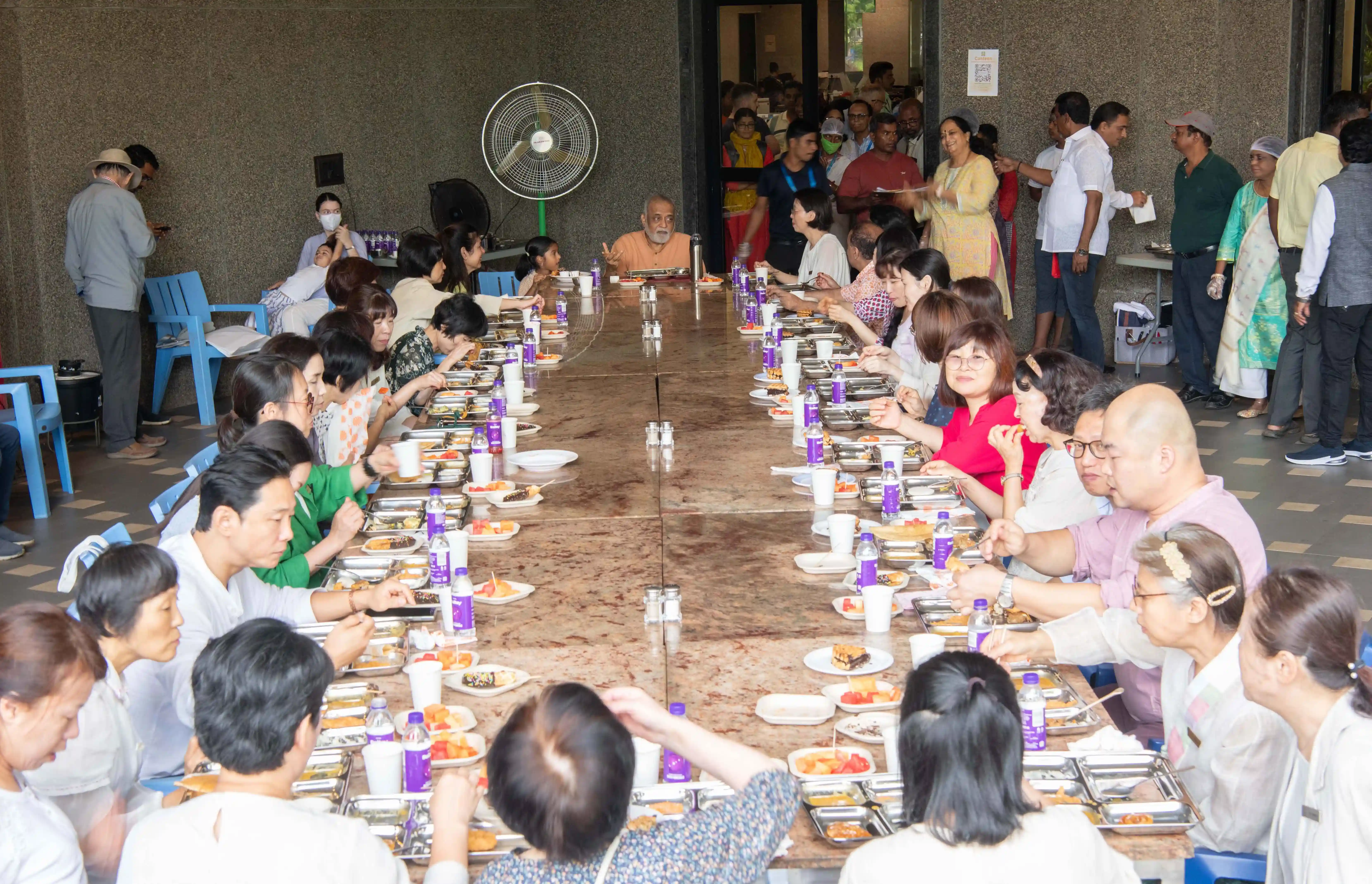 Daaji_in_breakfast-2