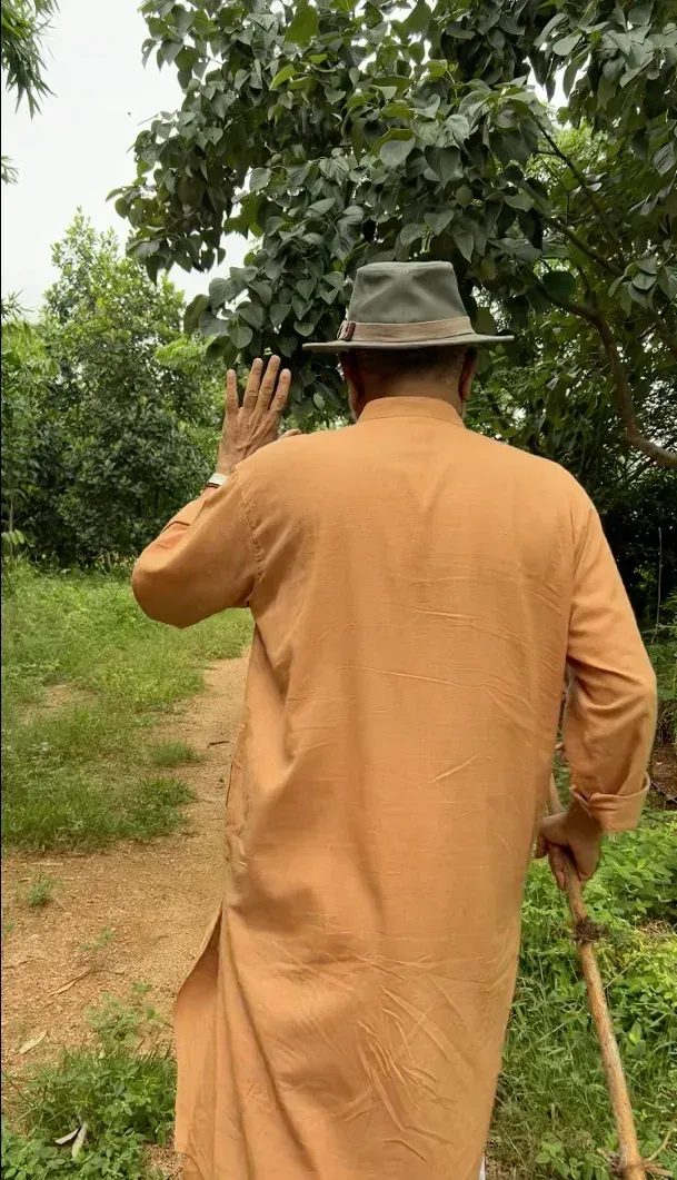 Daaji-while-returning-4