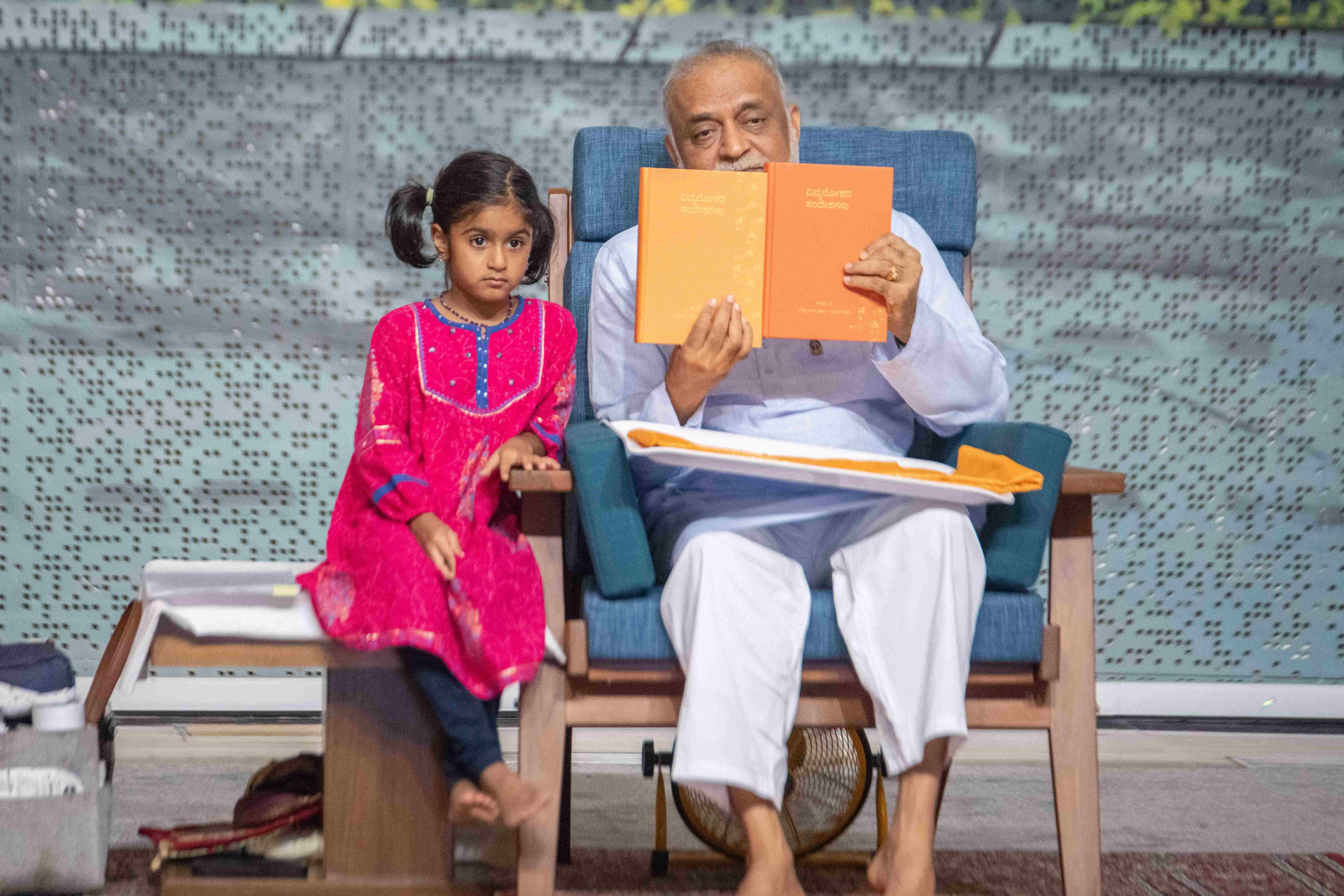 Daaji-with-devaki