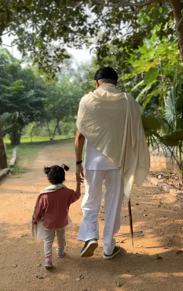 Daaji-with-grand-daughter-1