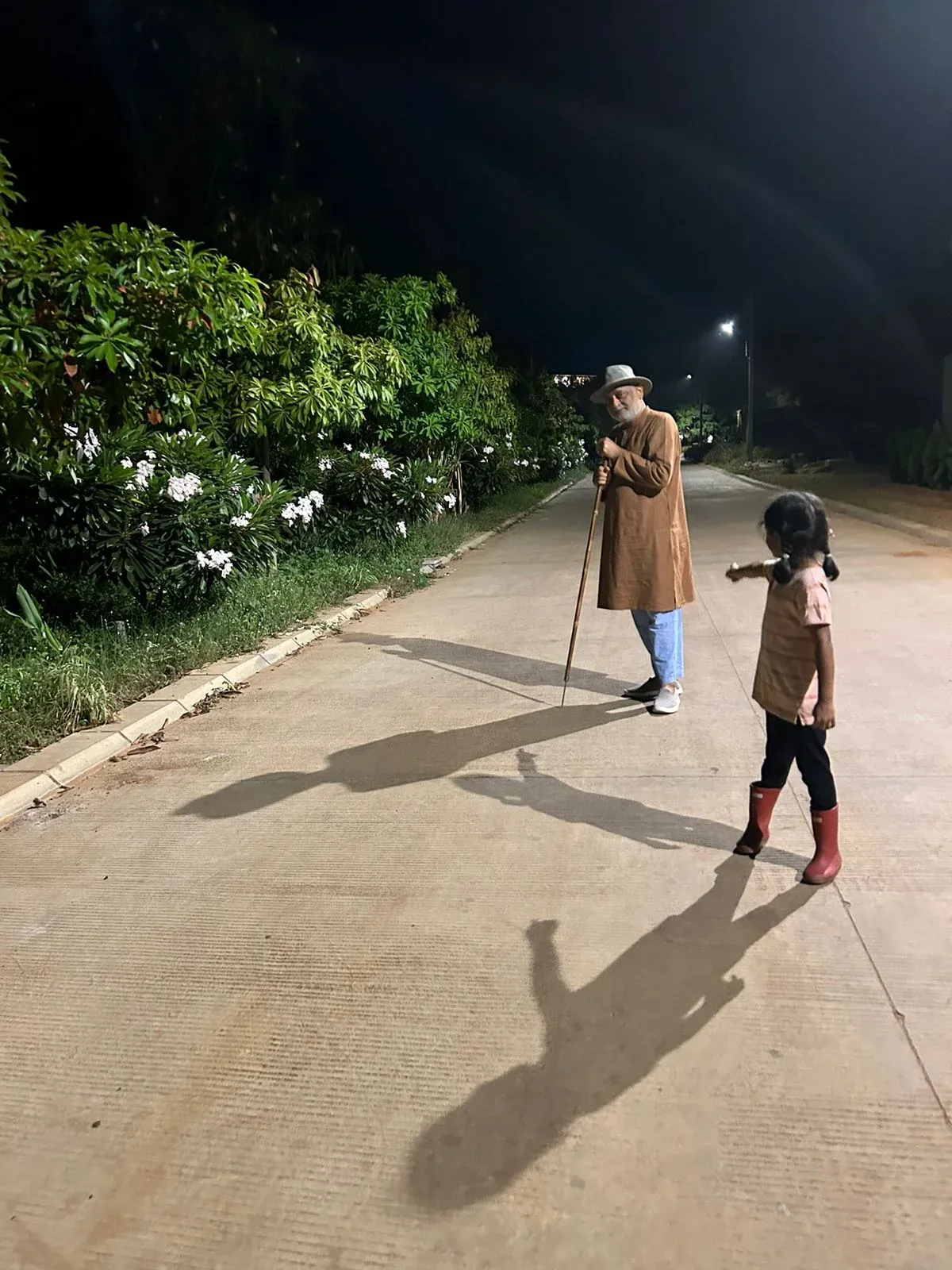 Daaji-with-grandchild