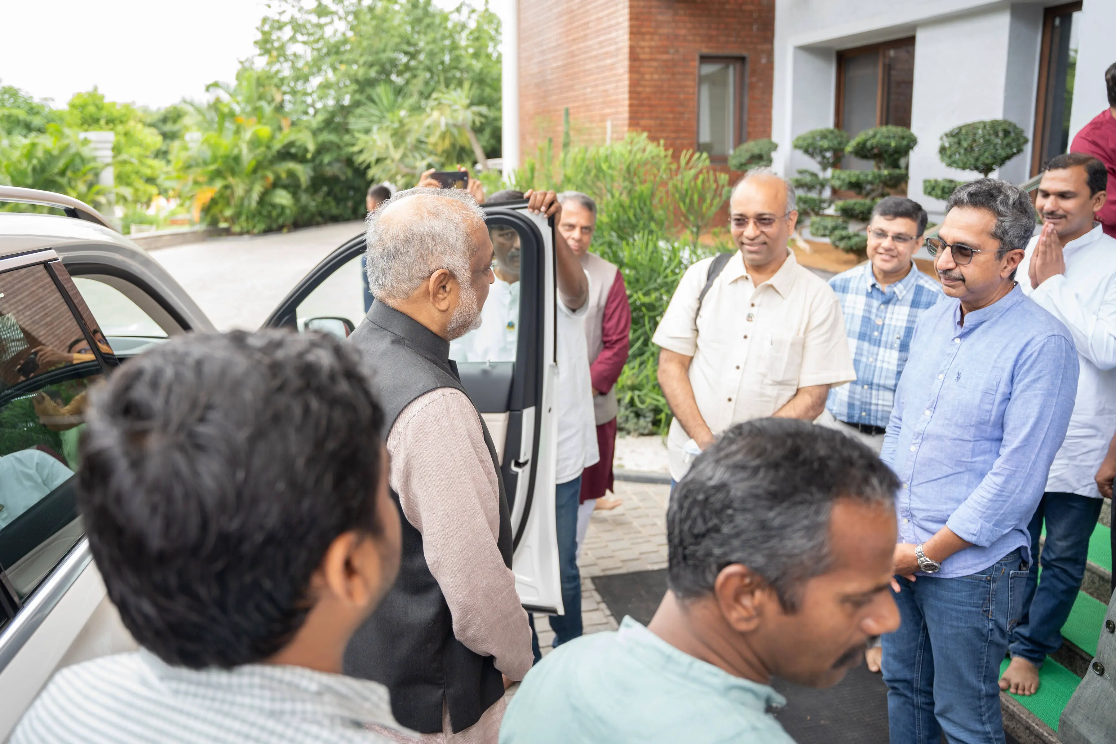 Daaji-with-jawans-2