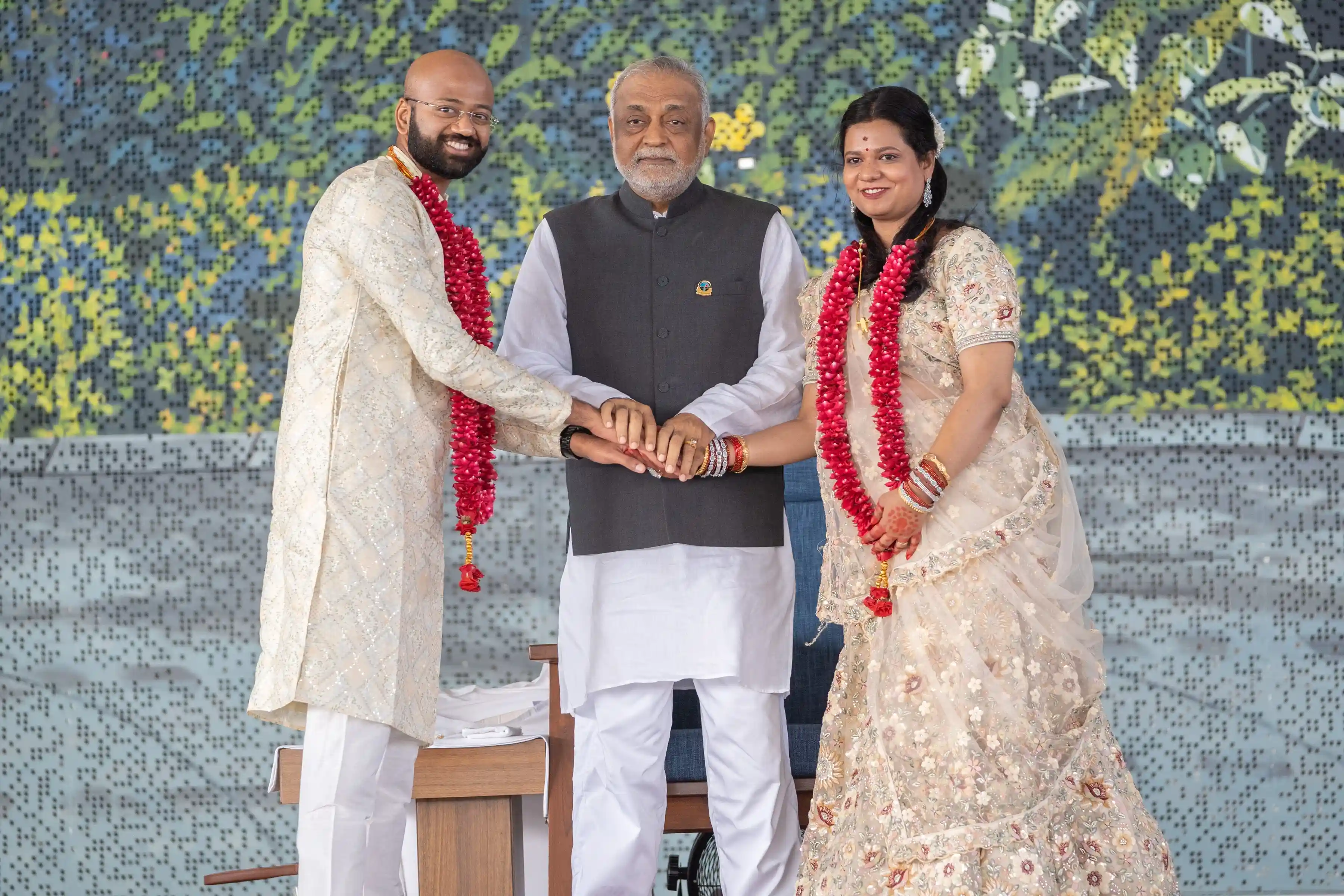 daaji-with-new-couple-1
